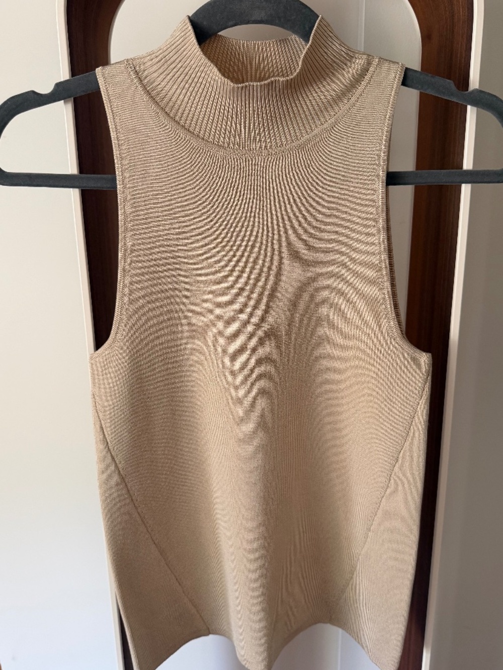Banana Republic Golden Wheat Mock Neck Sleeveless Knit Top – XS